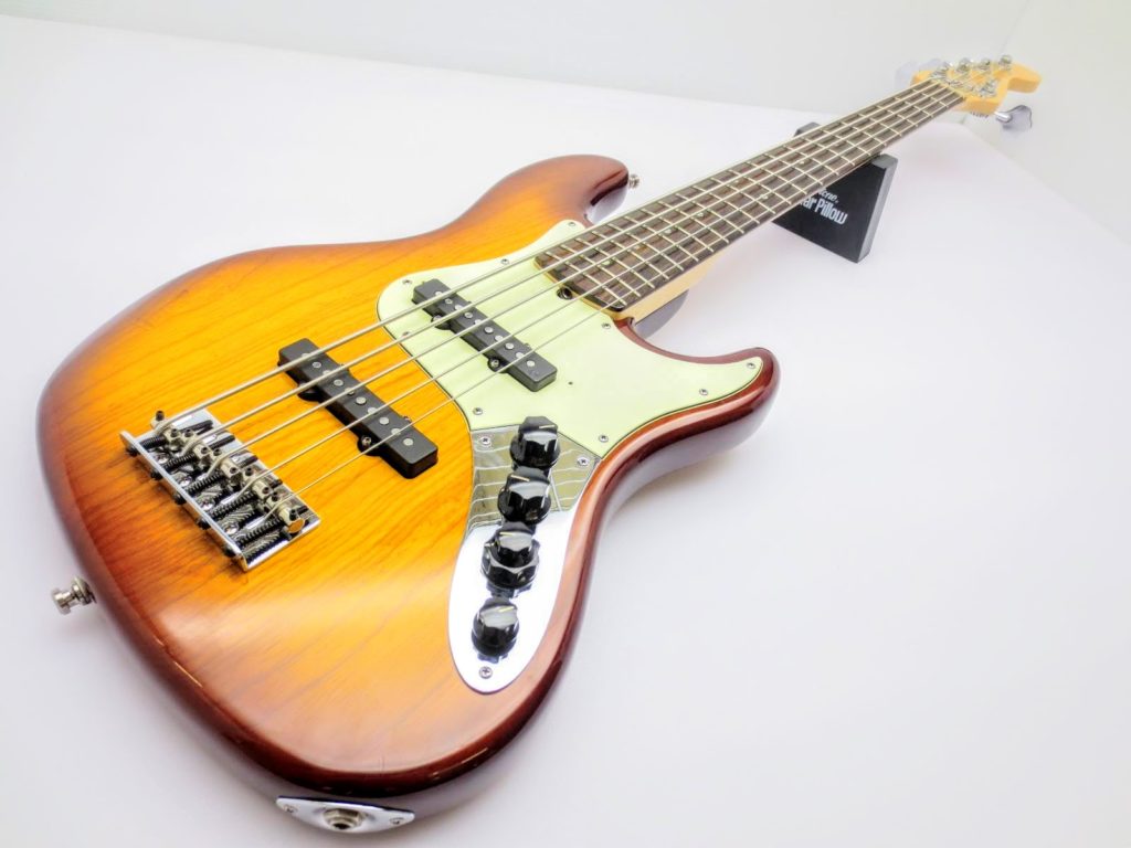 店頭(島根県)で、Fender USA American Deluxe 5弦ジャズベースを買取